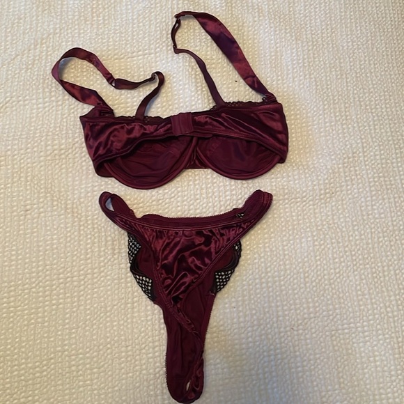 NWOT Vintage Victorias Secret Second Skin Satin Bra and Panty set - 36C and L.​ - Picture 4 of 10
